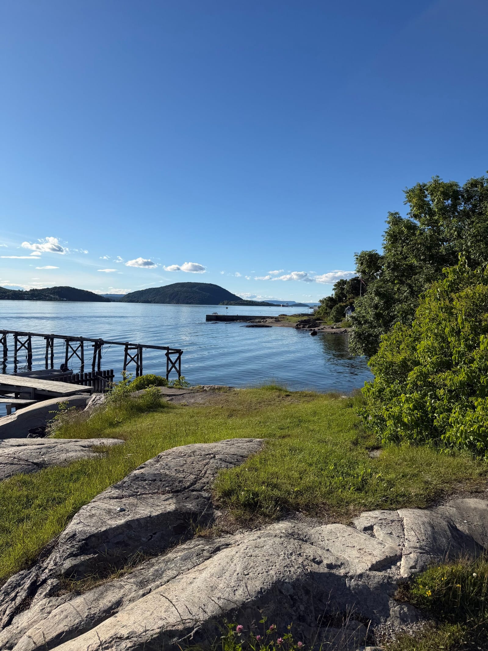 Bobilen parkert ved Torkildstranden i Drøbak