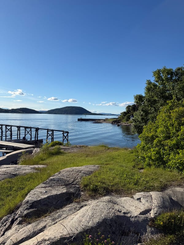 Bobilen parkert ved Torkildstranden i Drøbak