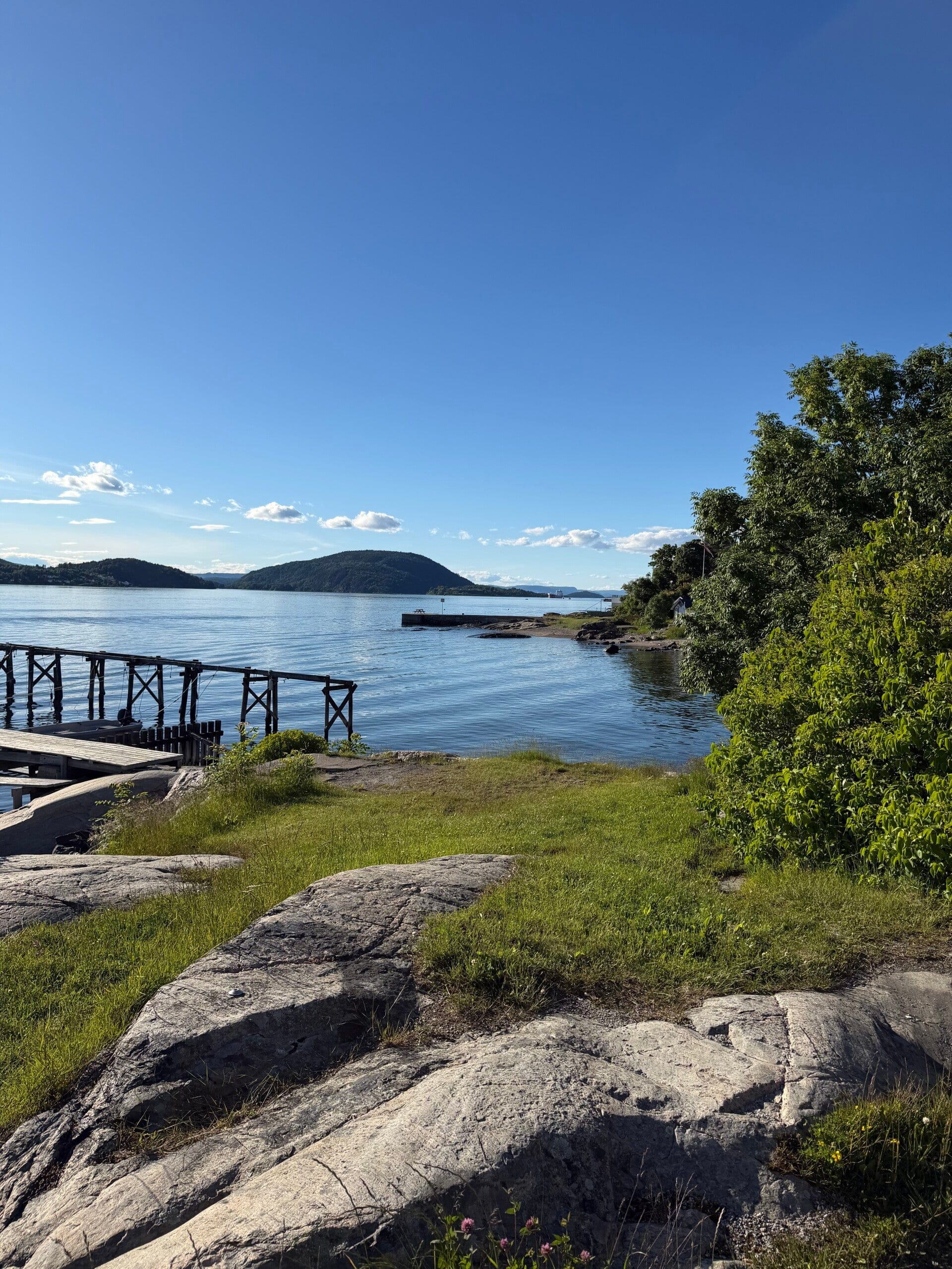 Bobilen parkert ved Torkildstranden i Drøbak